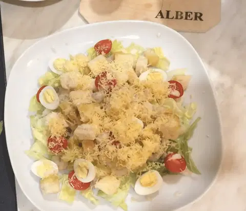 Салат Цезарь с креветками
