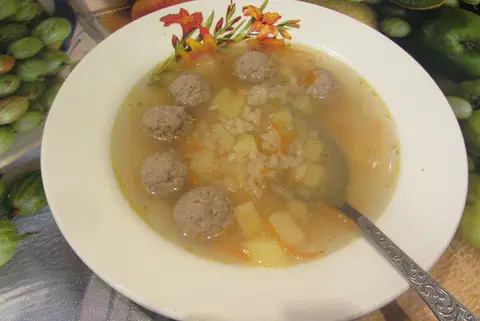 Суп с фрикадельками и рисом