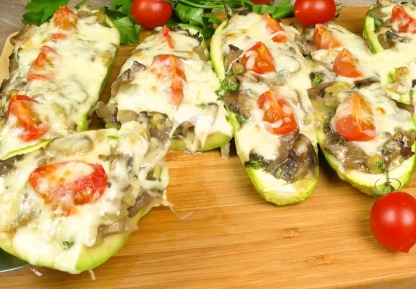 Кабачок, фаршированный грибами