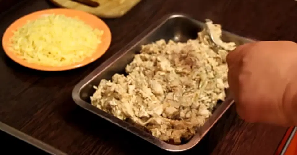 Нежный куриный жюльен с грибами и сыром — шаг 12
