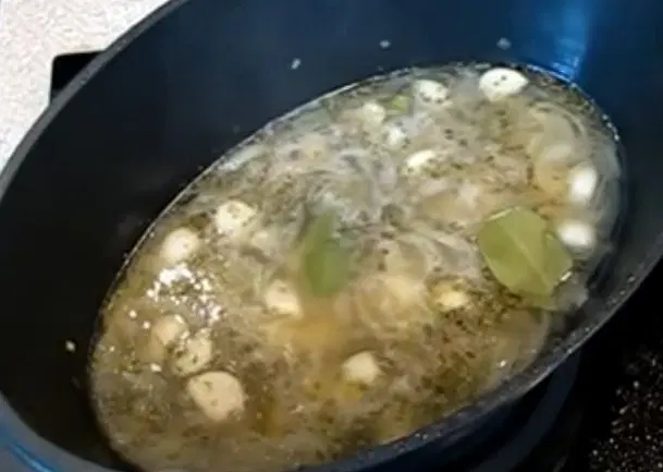 Курица в соусе с чесноком — шаг 5