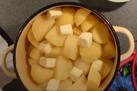 Вареный картофель с чесноком и тимьяном — шаг 7