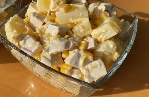 Салат с ананасом и курицей