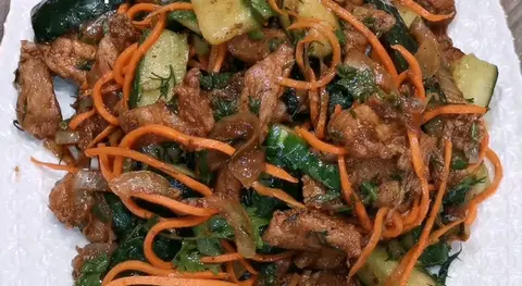 Огурцы с мясом по-корейски