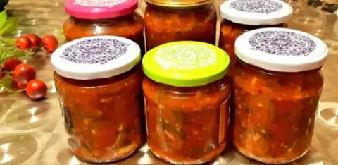 Лечо из огурцов с зеленью и чесноком