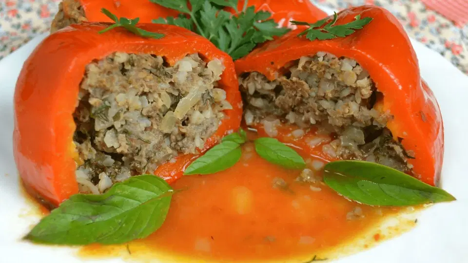 Перцы, фаршированные гречкой и фаршем