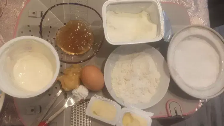 Медовые пирожные с кремом — шаг 1