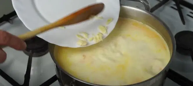 Нежный куриный суп-пюре с сыром — шаг 8
