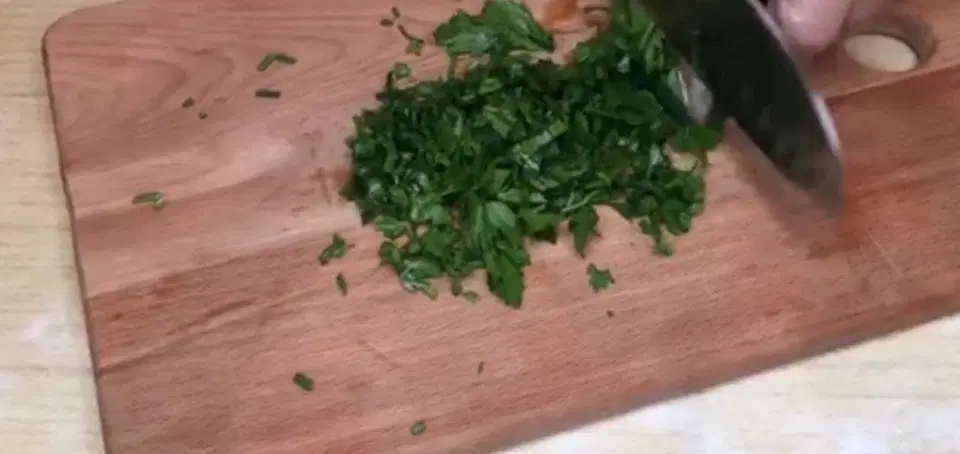 Теплый салат с фасолью и морковью — шаг 3