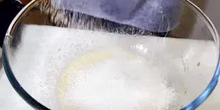Быстрая яблочная шарлотка — шаг 2