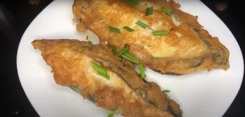 Рыба в кляре на сковороде