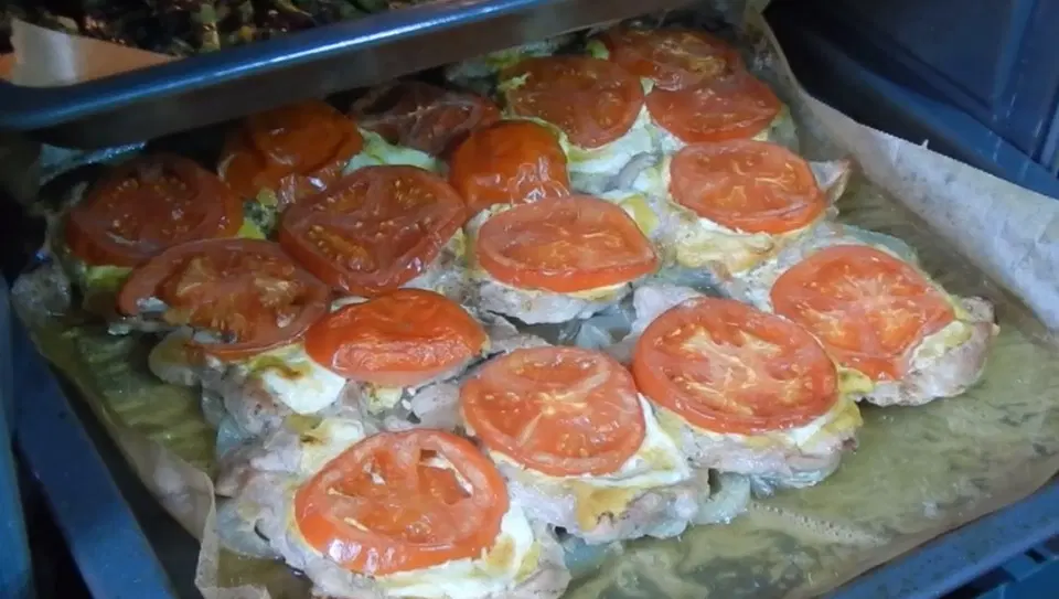 Свинина по-французски с сыром и луком — шаг 4