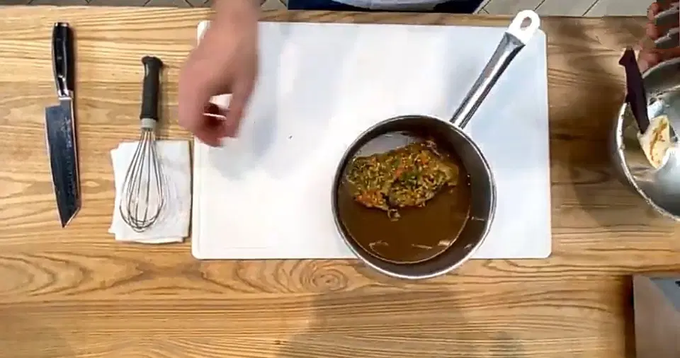 Бульон Консоме — шаг 4