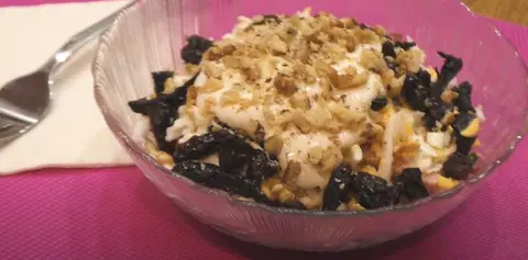 Салат с черносливом и говядиной