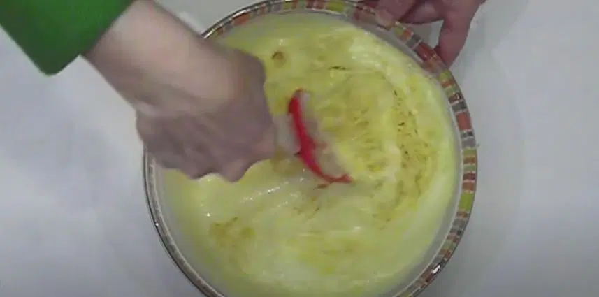 Острый рулет из сыра с яйцом — шаг 2