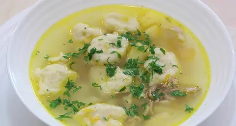 Суп с клецками на курином бульоне