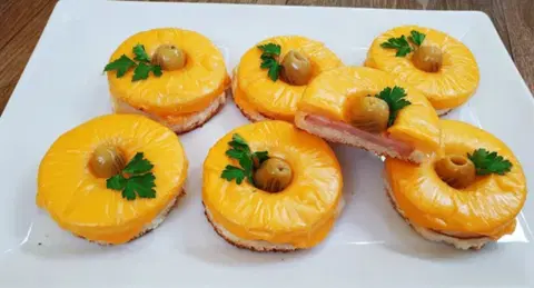 Бутерброды с ананасом и ветчиной для фуршета