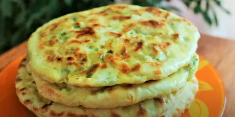 Лепёшки с сыром и зеленью жареные на сковороде