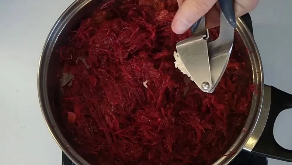 Борщ с мангольдом — шаг 1