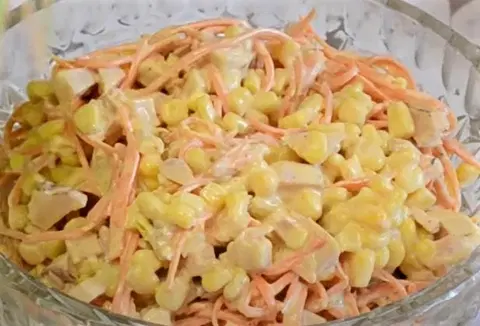Салат с копченой курицей и корейской морковью