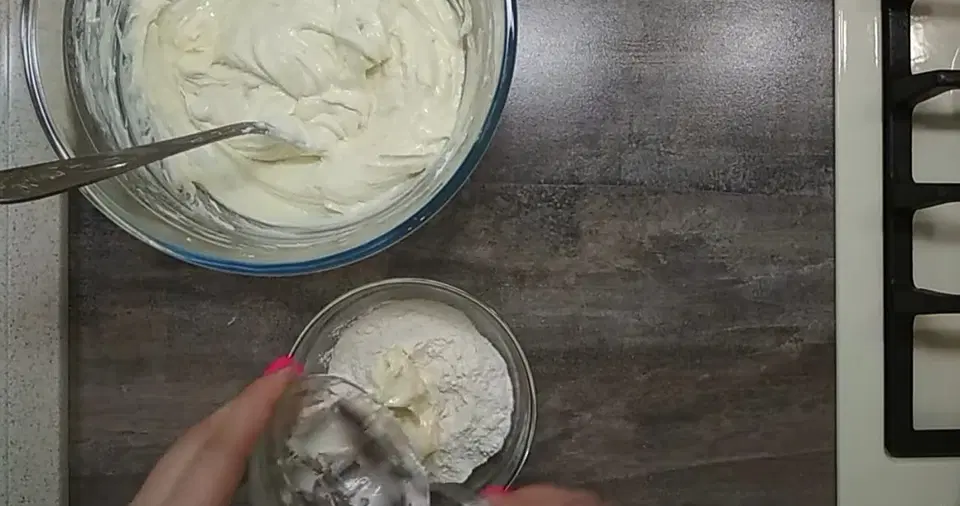 Сырники из творожной массы — шаг 2