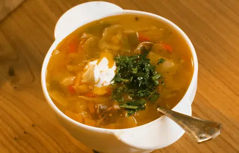 Мясной бульон с овощами и картофелем