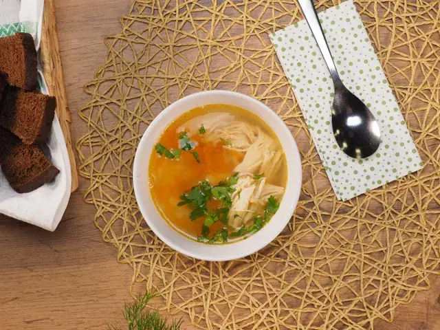 Куриный бульон с рисом