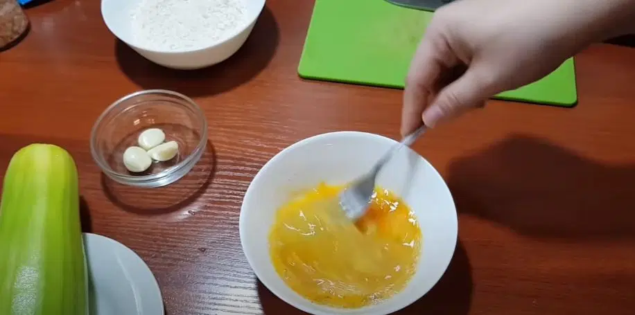 Кабачки с чесноком и укропом — шаг 2