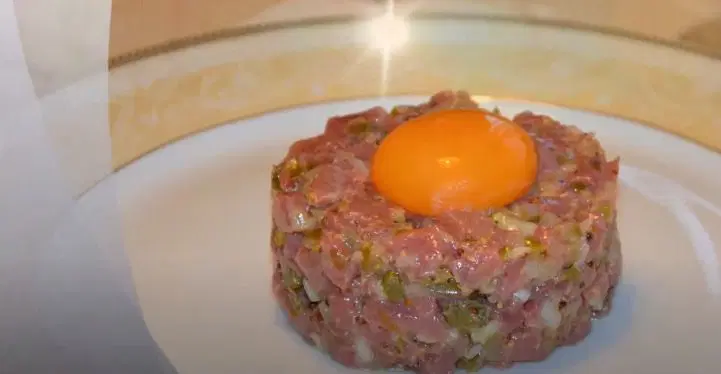Тартар из говядины с каперсами — шаг 4
