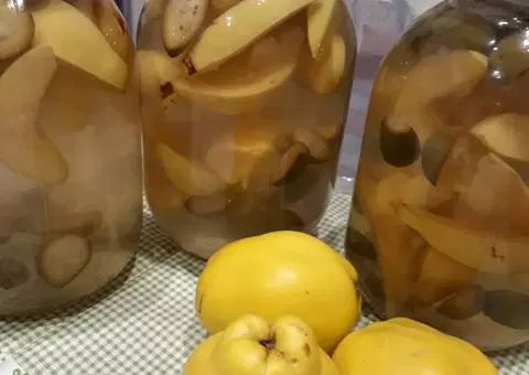 Компот из фейхоа и айвы