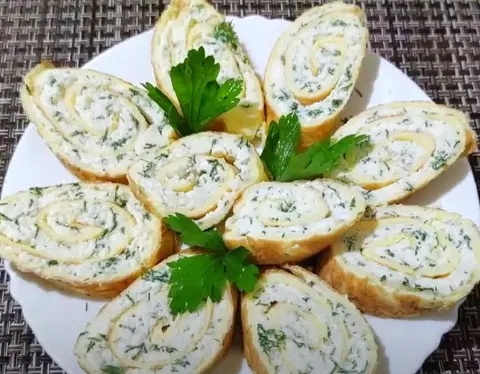 Рулет из омлета с начинкой