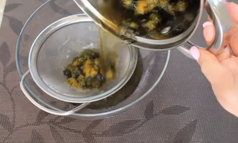 Варенье из одуванчиков с кусочками лимона и апельсина — шаг 3
