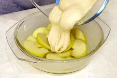 Быстрая яблочная шарлотка — шаг 3