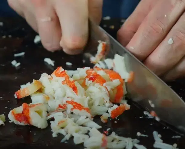 Салат с крабами — шаг 4