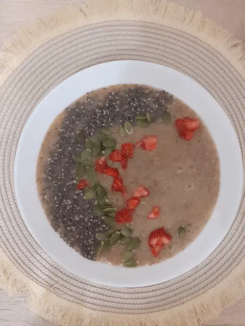 Льняная каша с бананом и финиками