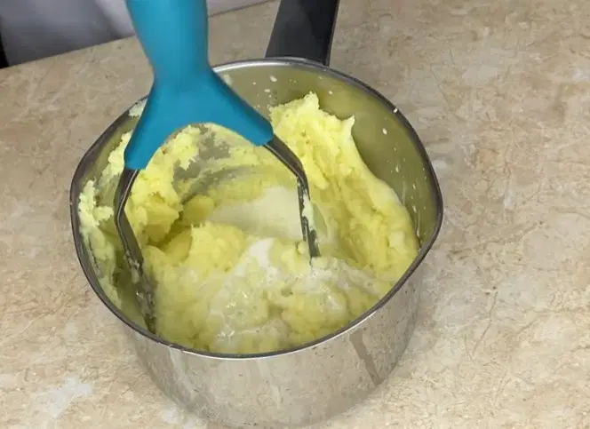 Мясо по-строгановски с грибами — шаг 4