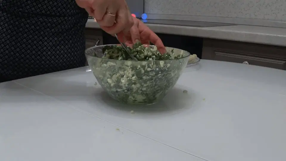 Баница со шпинатом и брынзой — шаг 1