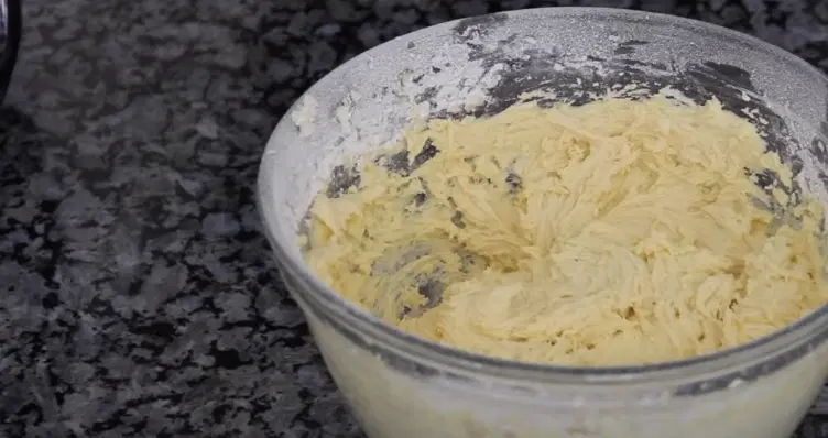 Шарлотка с голубикой — шаг 6