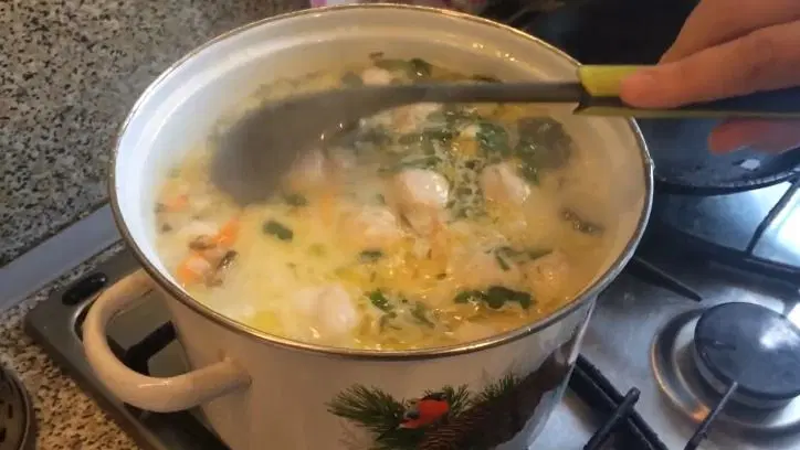 Сырный суп с куриными фрикадельками — шаг 10
