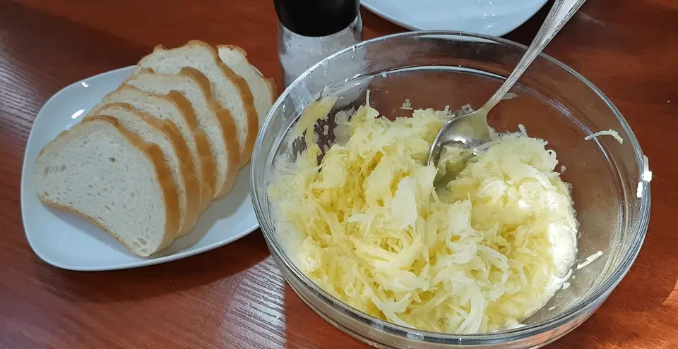 Жареные бутерброды с картошкой на завтрак — шаг 1