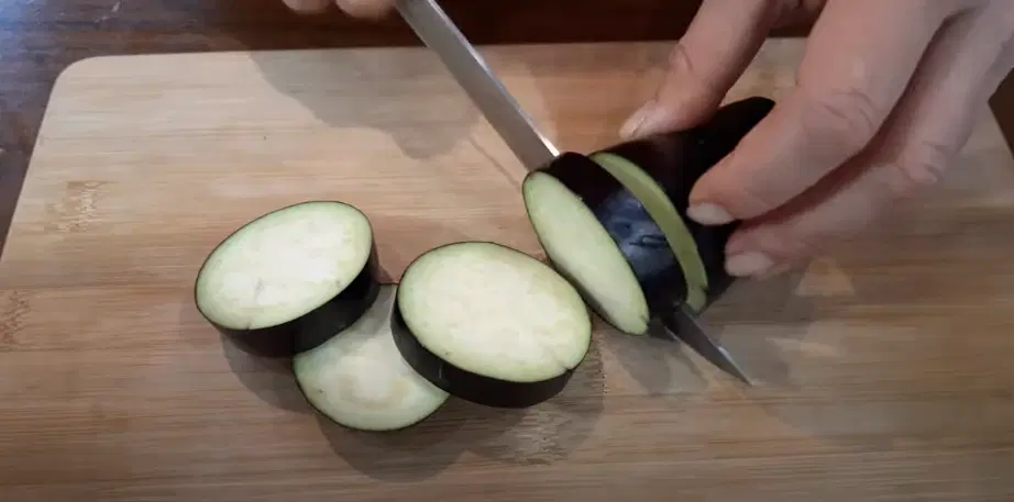 Кобра из баклажанов на зиму — шаг 1