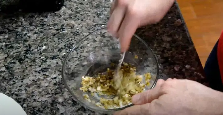 Тартар из говядины с каперсами — шаг 2