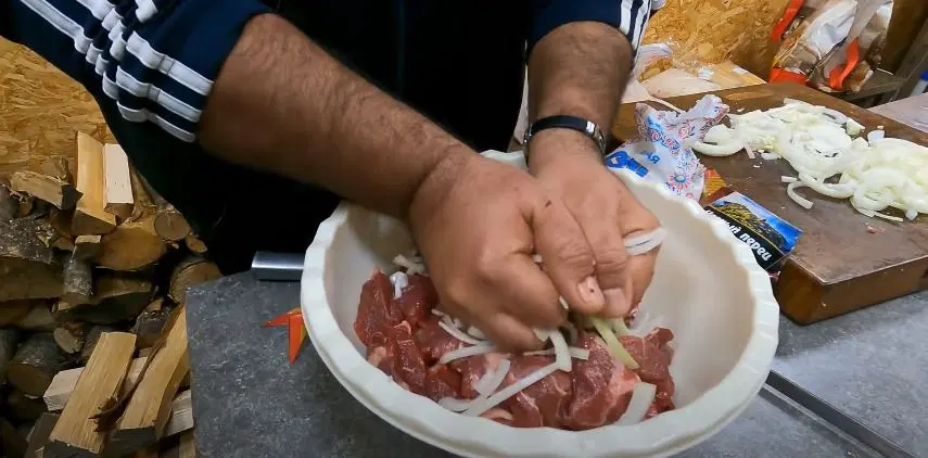 Шашлык из дикого кабана на мангале — шаг 2