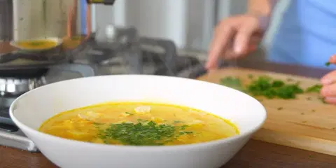 Бульон с яйцом