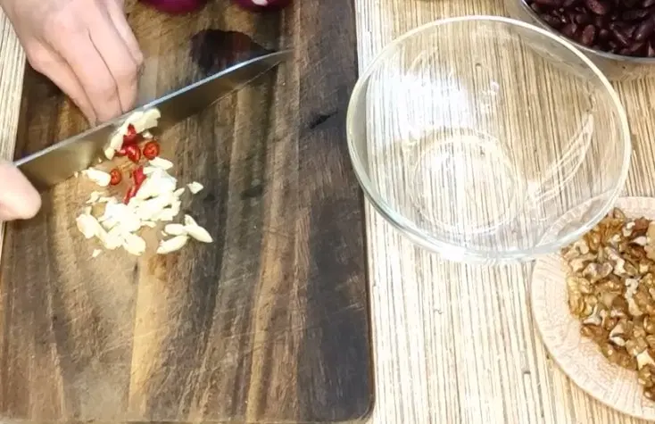 Лобио горячее из красной фасоли — шаг 1