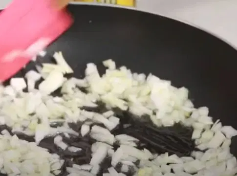 Жульен с курицей в булочке — шаг 3