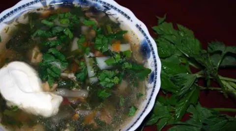 Щи из сныти с курочкой