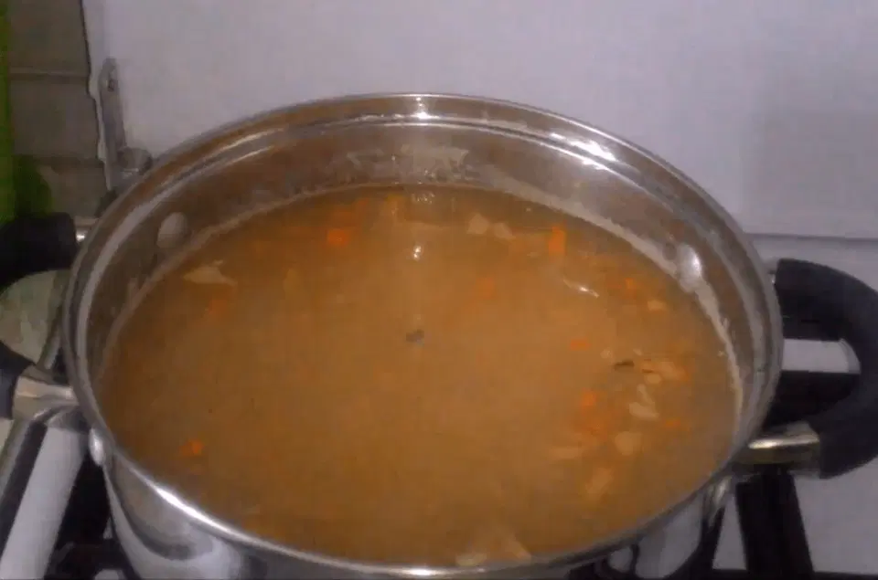 Уха из рыбных консервов — шаг 3