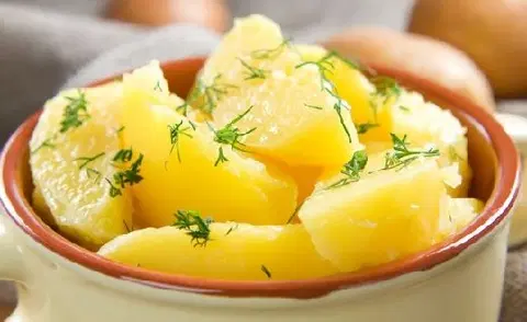 Вареный картофель с чесноком и тимьяном