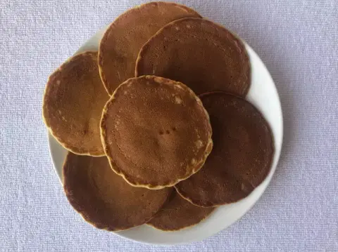 Панкейки на сыворотке с корицей